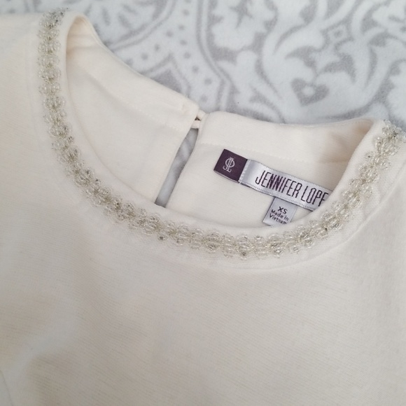 Jennifer Lopez cream sleeveless top - Picture 4 of 5